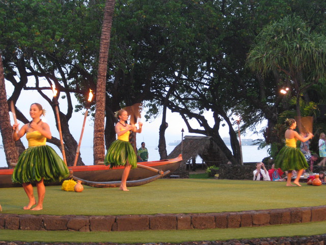 Hula Dancers