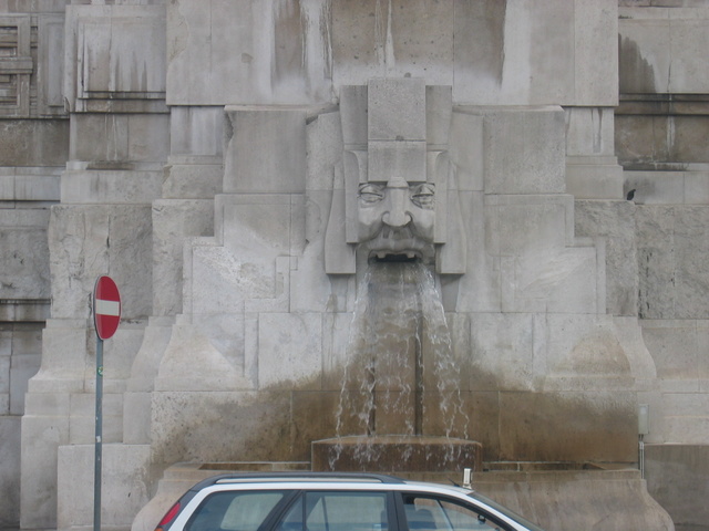 Puking fountain