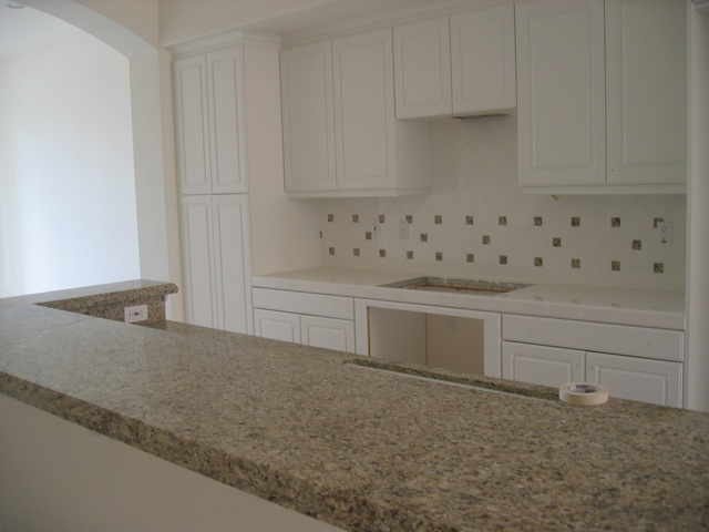 Kitchen - Island & Full Backsplash